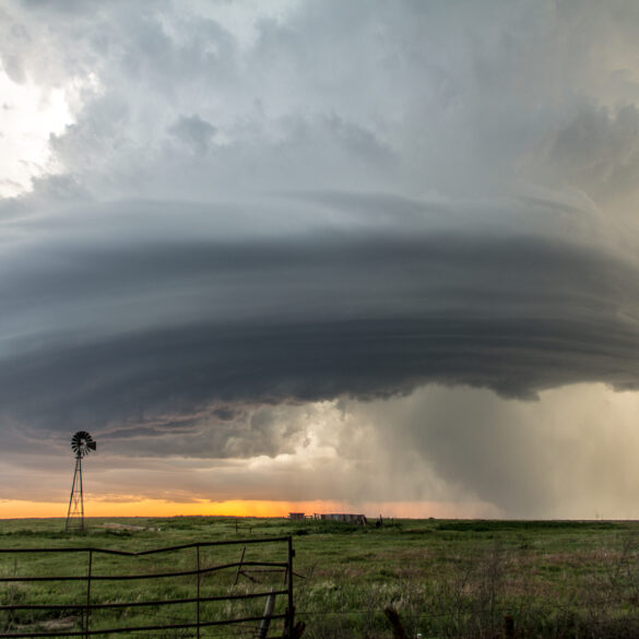 Beautifully structured supercell in Hodgeman County, KS