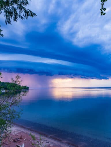 A thunderstorm over Lake Superior with a beautiful shelf cloud